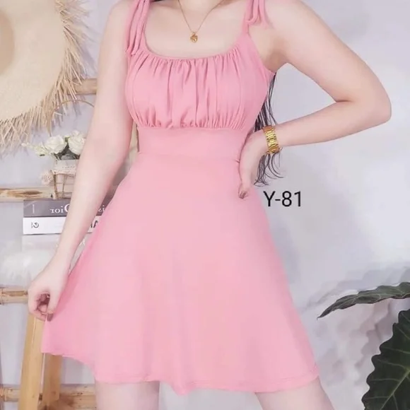 Dresses - Picture 2 of 3